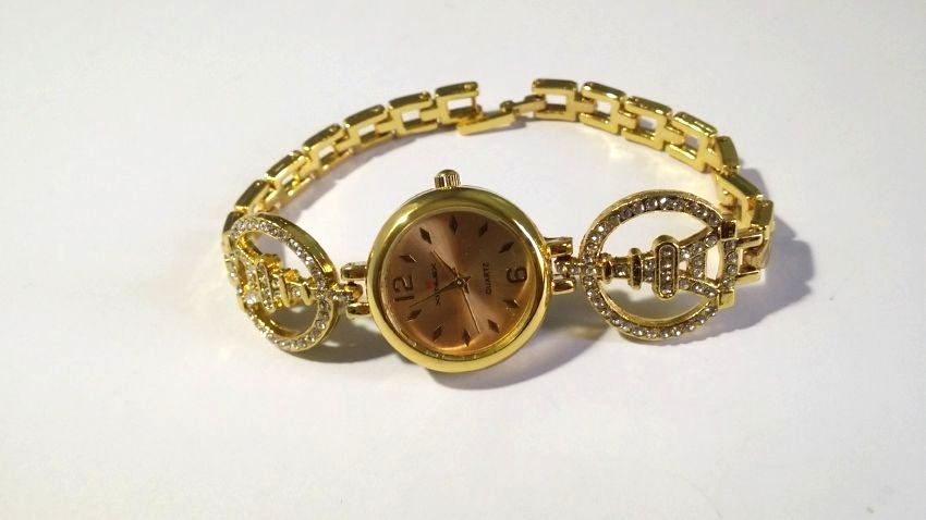 Metal Wrist Watch for Women - Golden Color