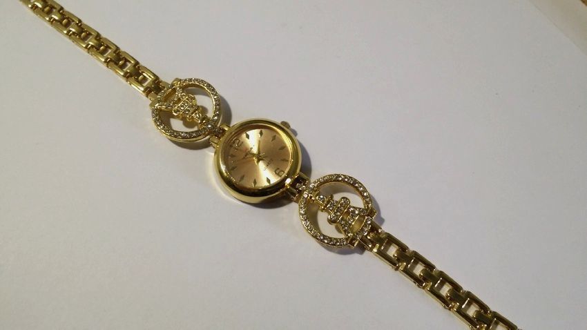 Metal Wrist Watch for Women - Golden Color