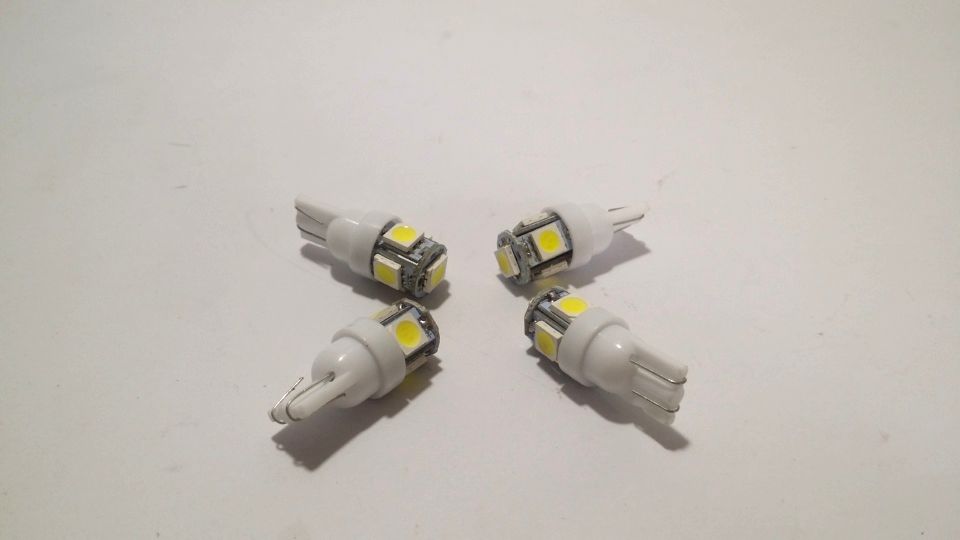 Universal 5 LED Bulbs - White (4 Pieces)