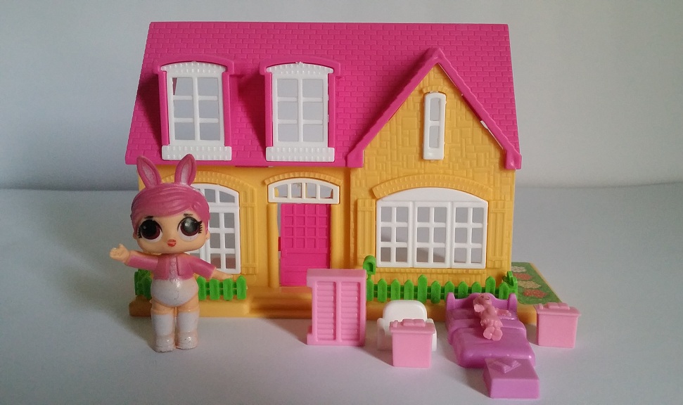 Beautiful Model House for Girls - Pink