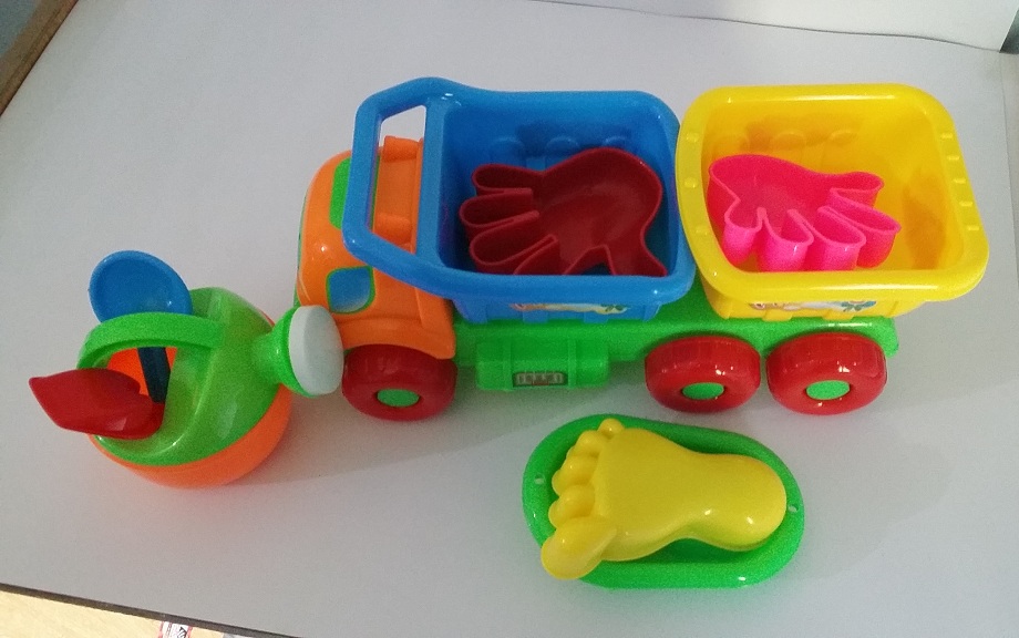 High Quality Beautiful Toy Truck with Sand Tools